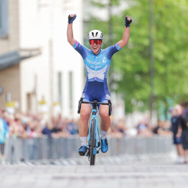 Bond Brings it Home as Barnes Breaks Away to Glory